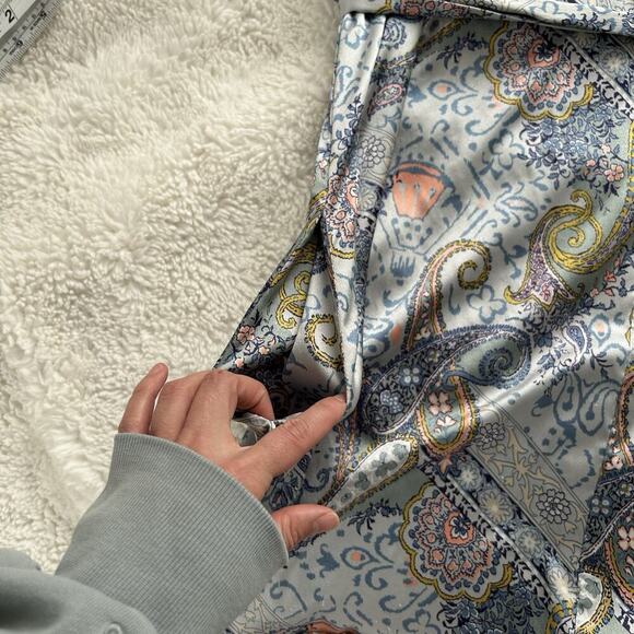 Victoria’s Secret VS Kimono Robe Pink Blue XS/S Paisley Floral Satin Pockets - Picture 7 of 10